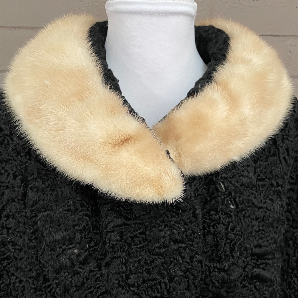 Black and Tan Fur Collar Jacket - Picture 6 of 11